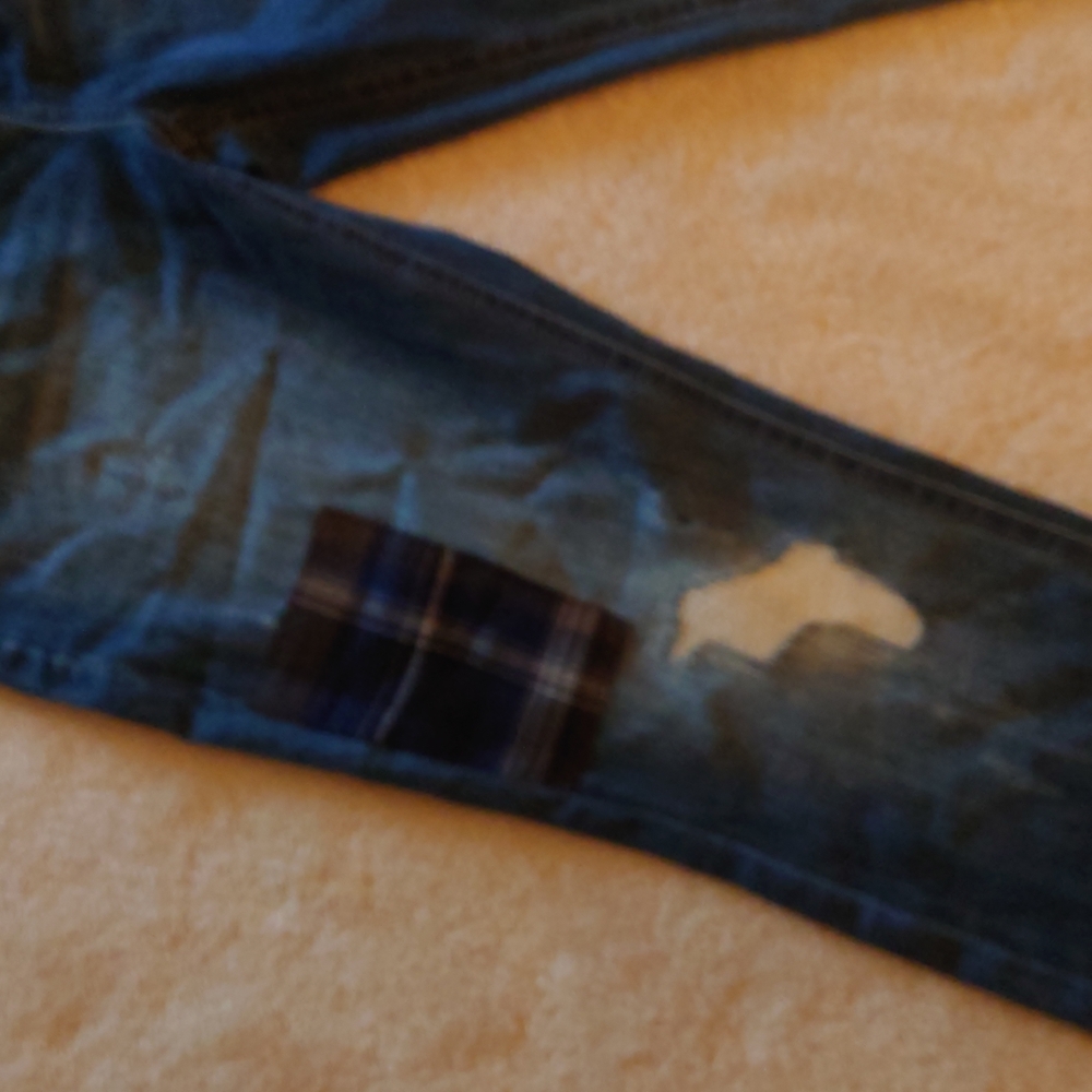 Distressed jeans - Picture 4 of 6